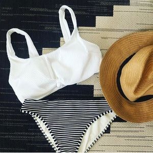 Hollister white rubbed bikini top Size L NWT